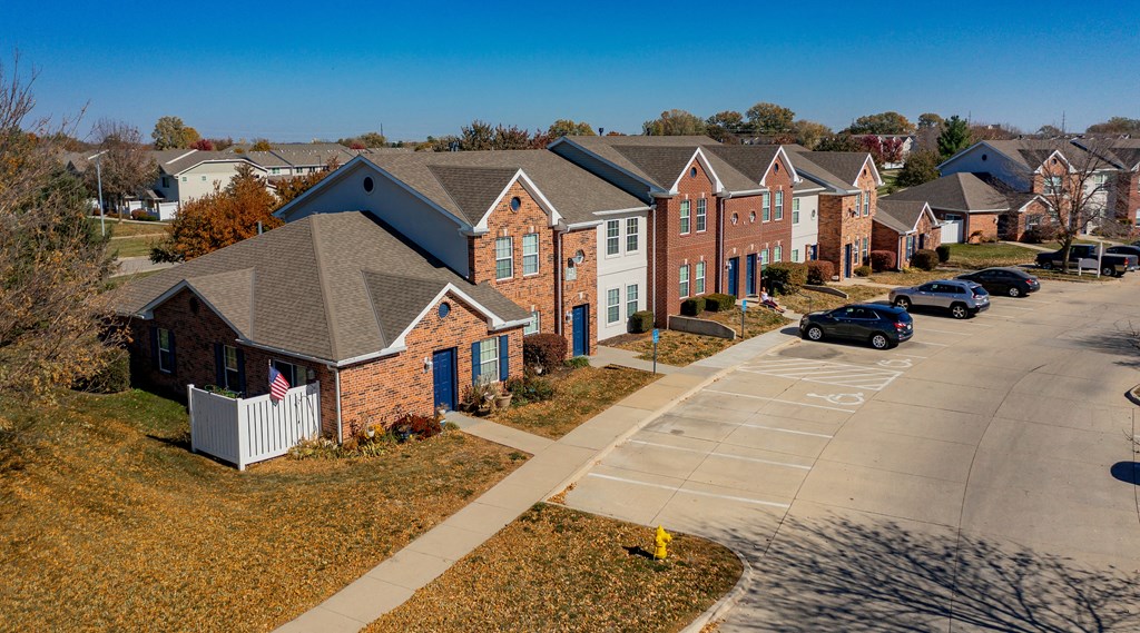 Maple Grove Villas Apartments, 8602 Westown Parkway, West Des Moines